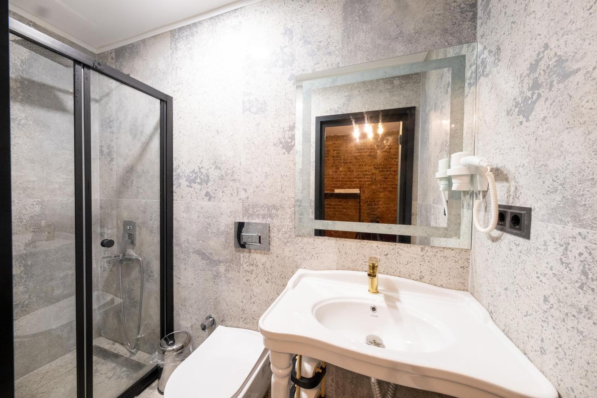 Hotel Suite By Frame