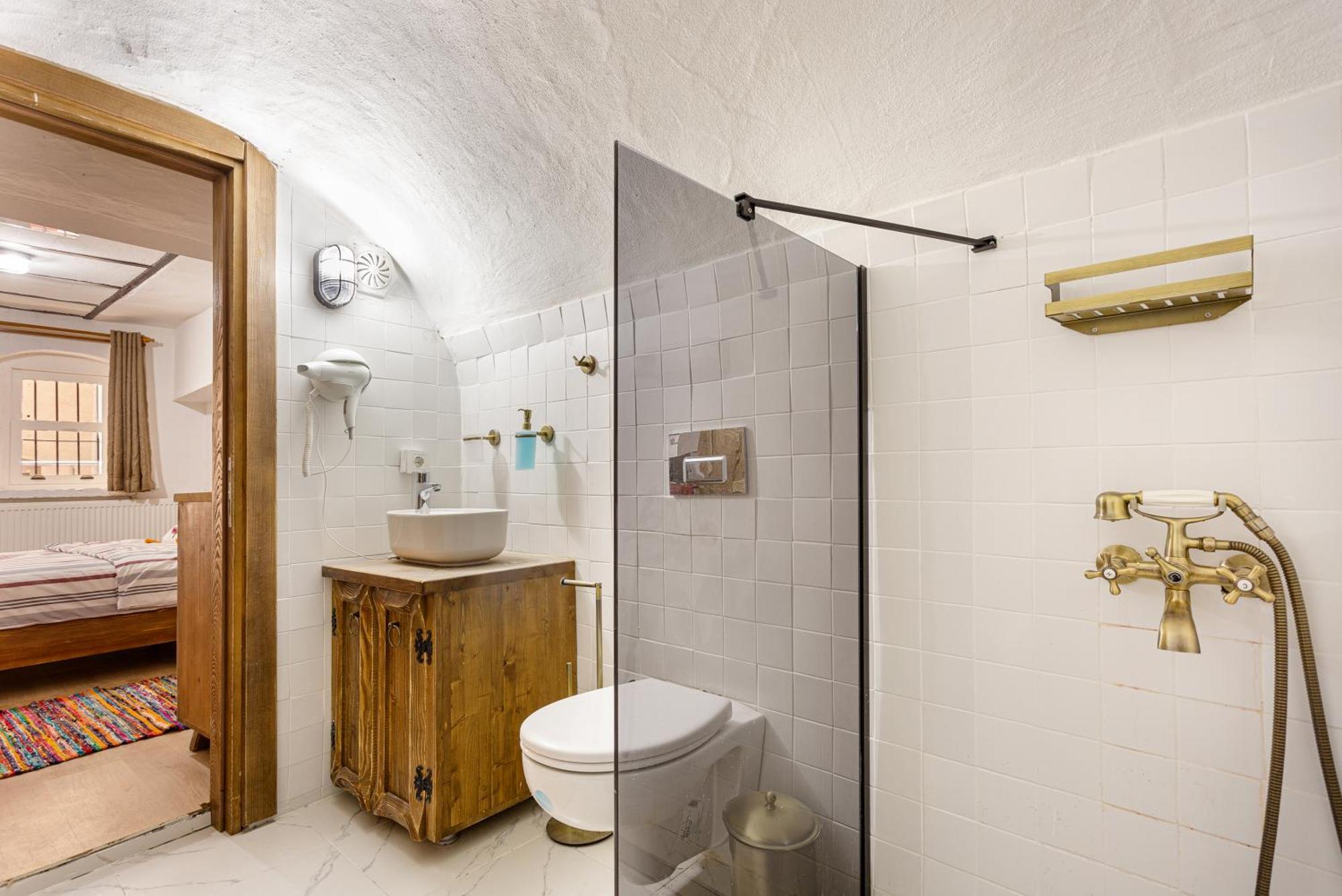 Armel Homes Galata