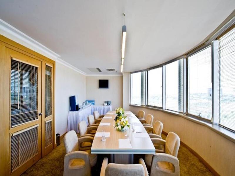 Hotel Wow Airport Hotel 4*