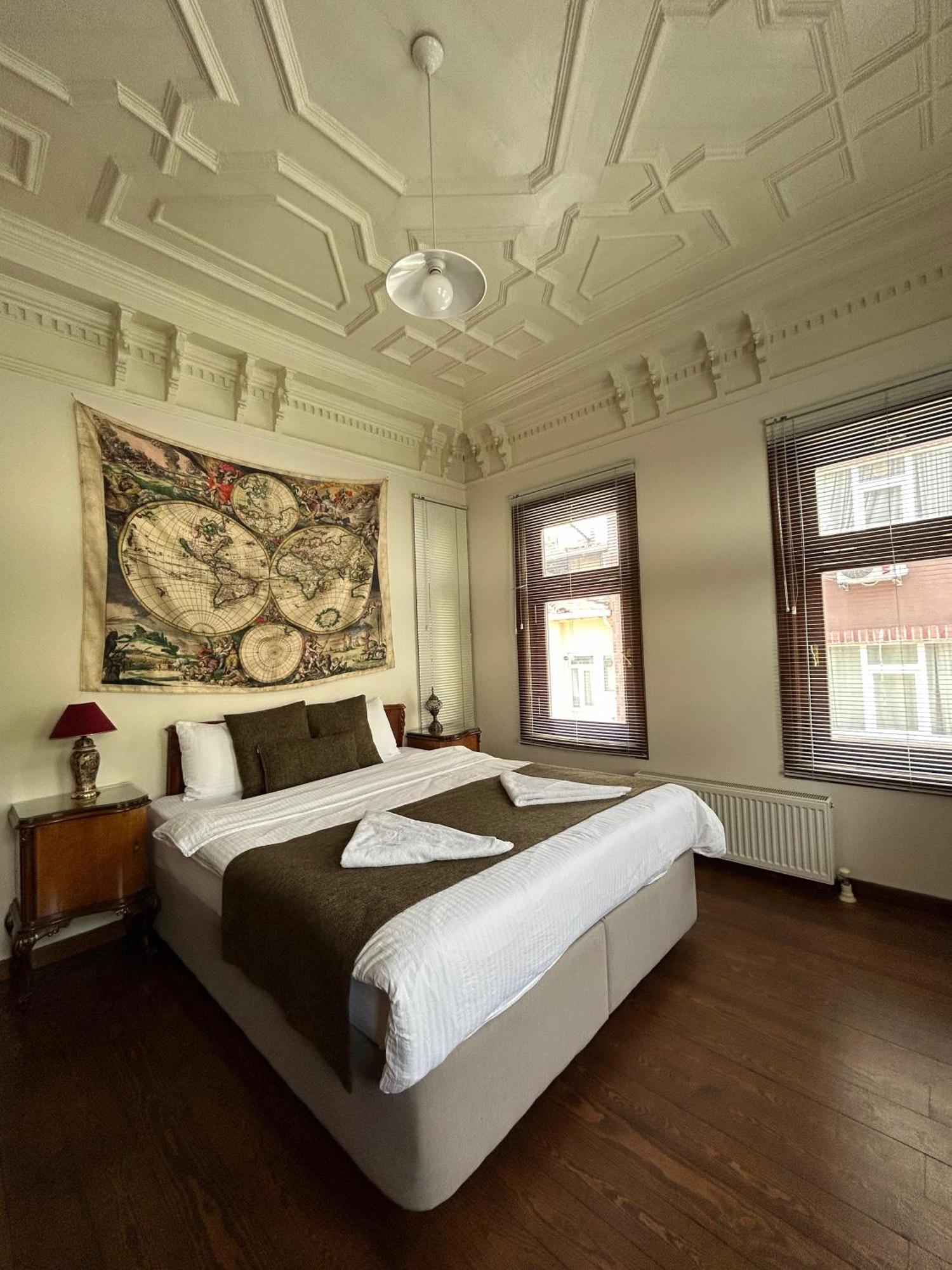 Historical Greco-Ottoman Pavilion Near Tram In Fatih Apartment *