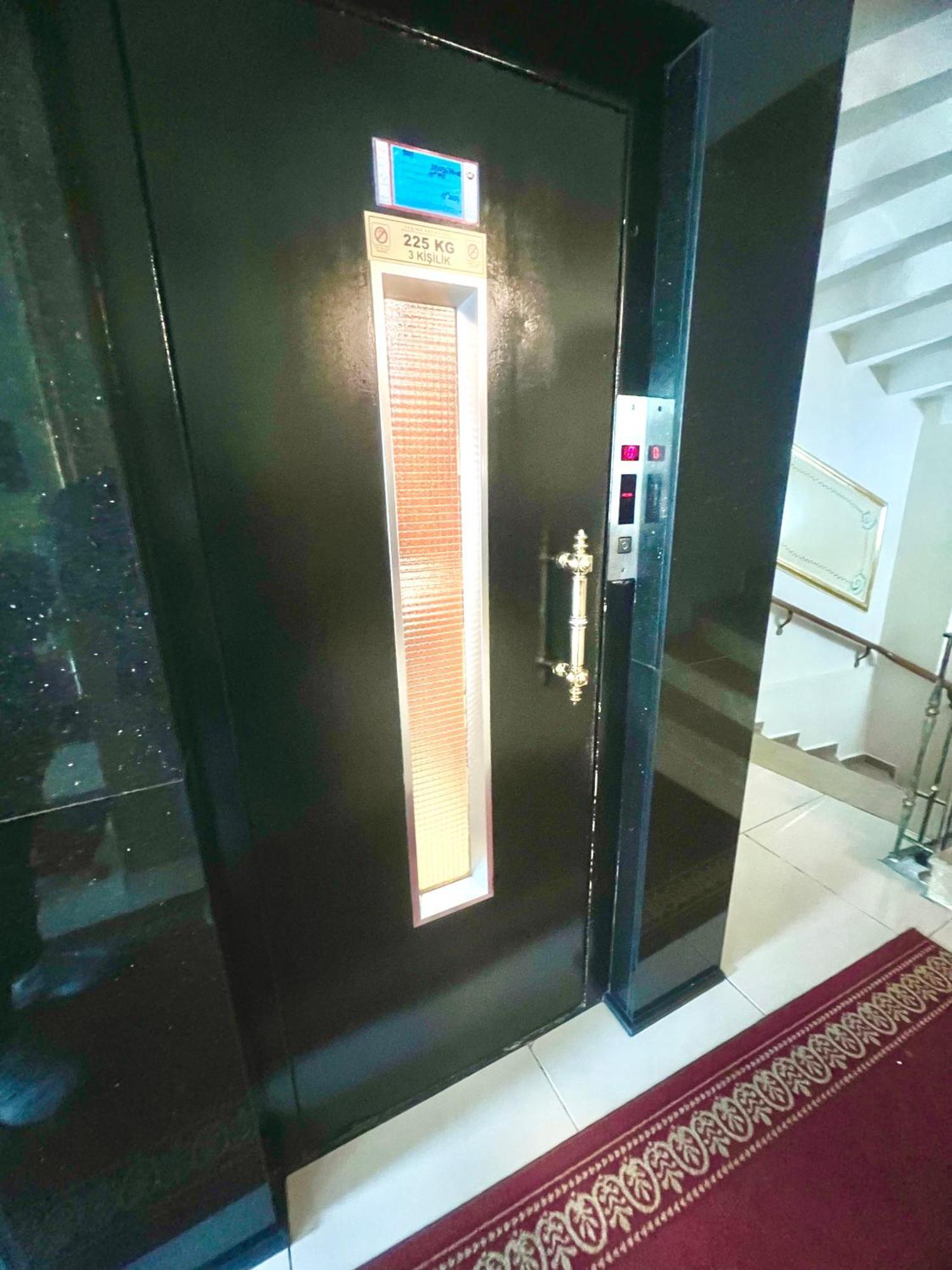 Istanbulun Kral Dairesi Asansoerlue Ve 2 Klimali Apartment