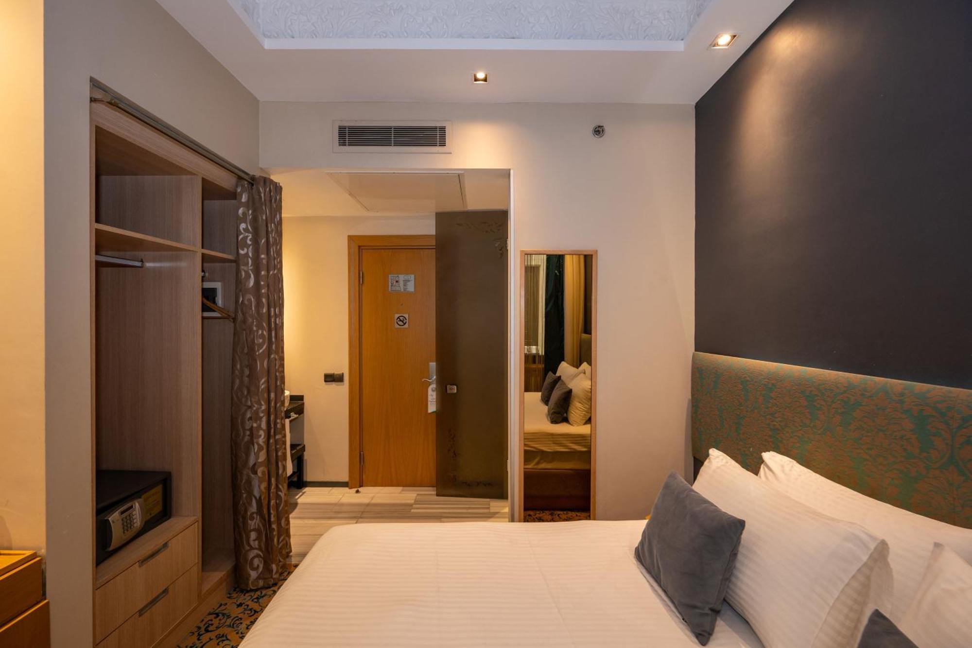 Pera Tulip & Hotel 4*