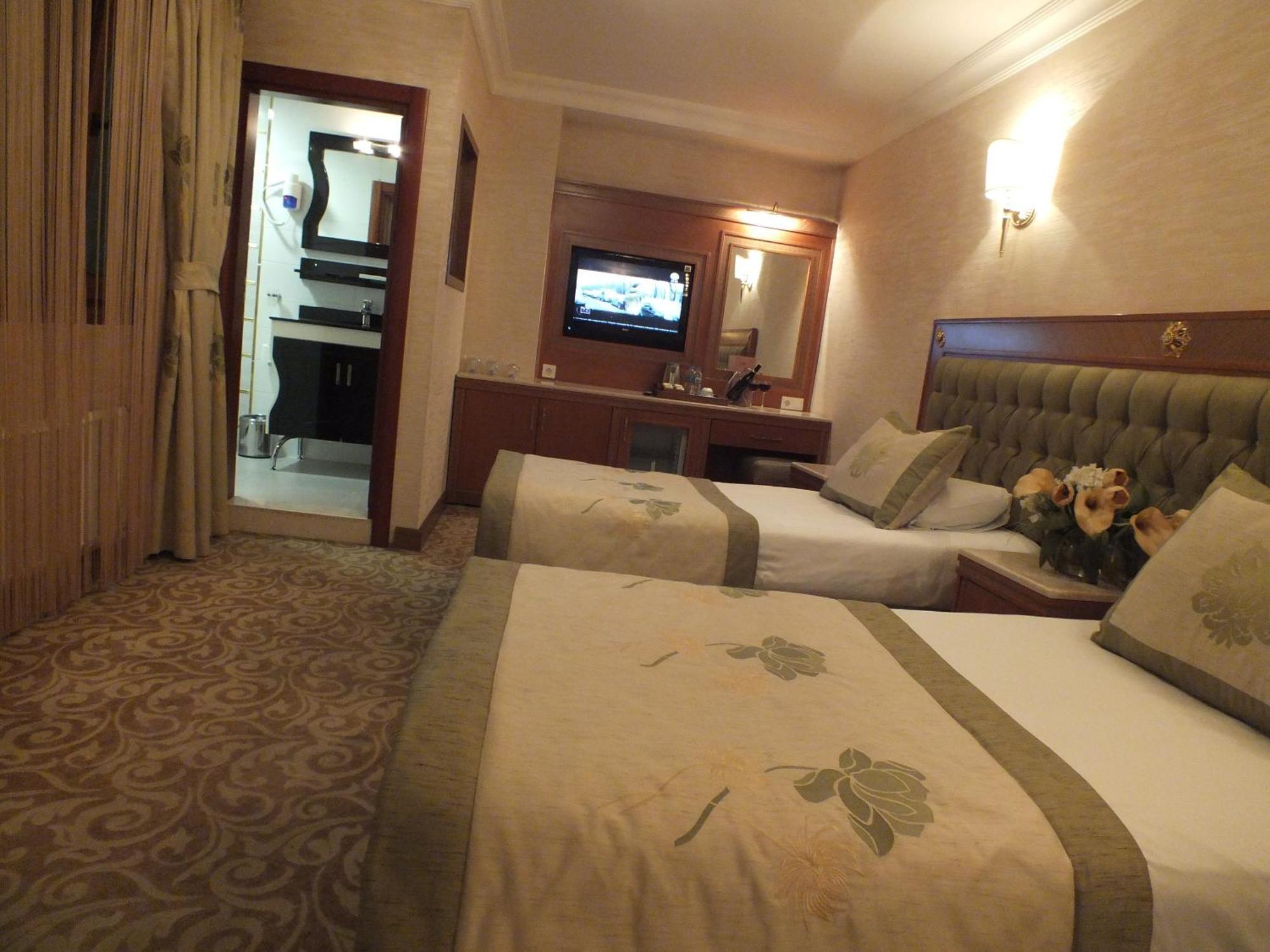 Hotel Grand Asiyan 4*