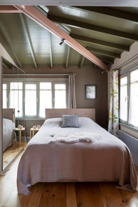 Apartment Tastefully Decorated House In Old - Rose