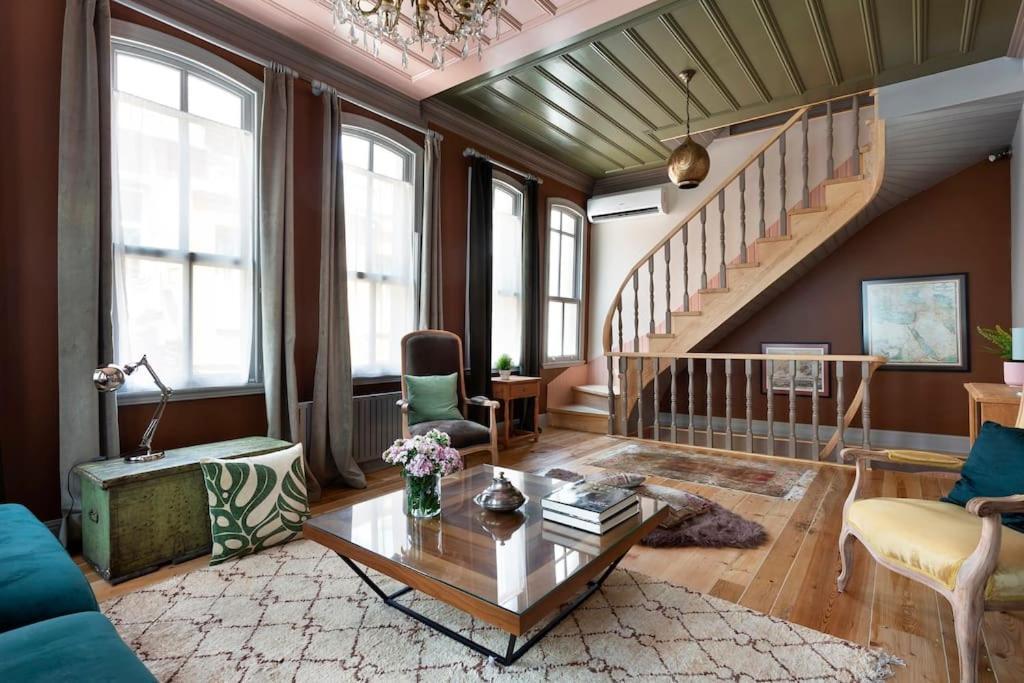 Tastefully Decorated House In Old - Rose Apartment