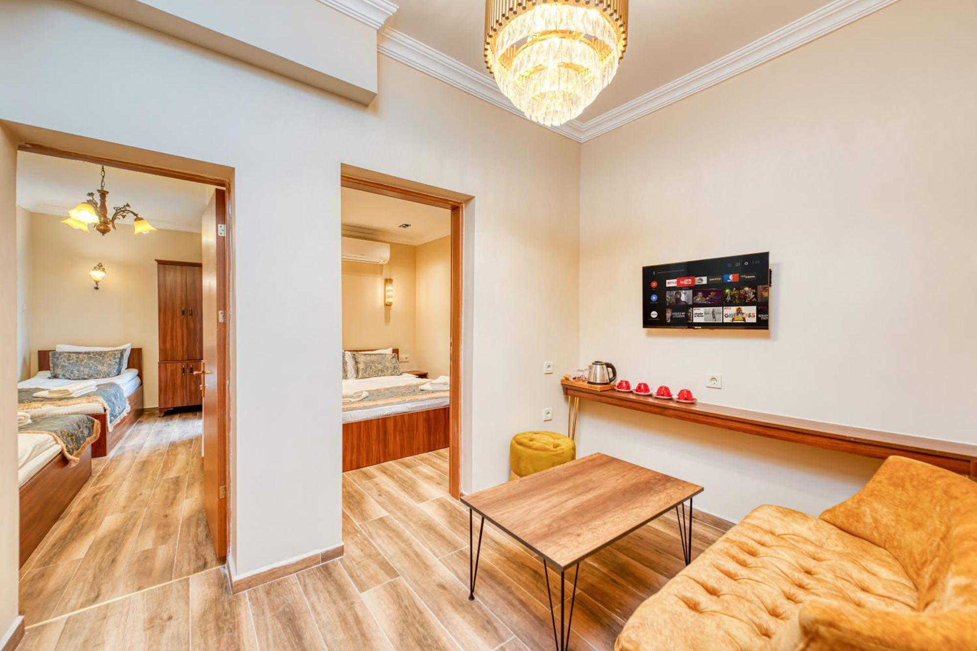 Brown 2 Mansion Oldcity Otel