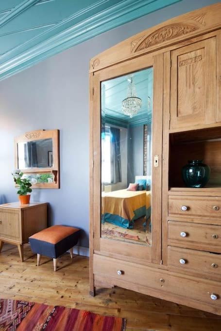 Enjoy Golden Horn Views From Tangerine House *