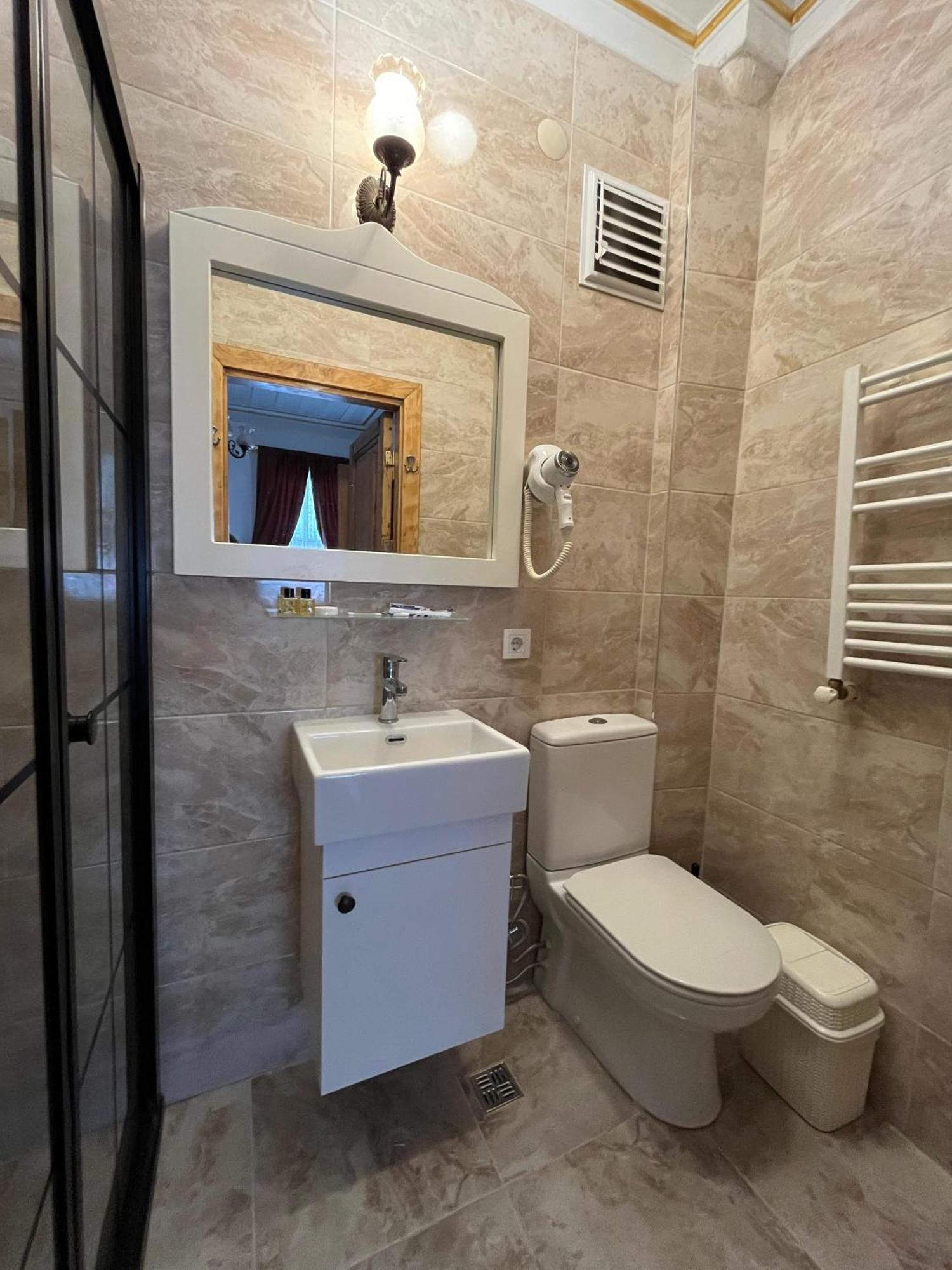 Hotel Kadikoey White House