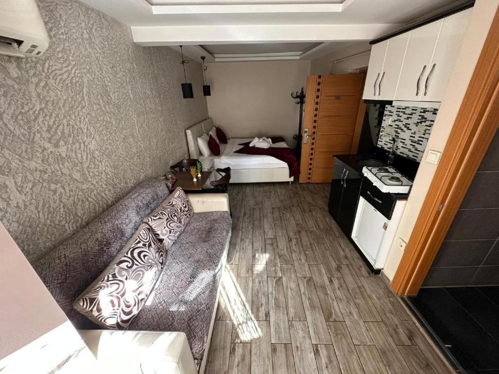 Step Apartment *