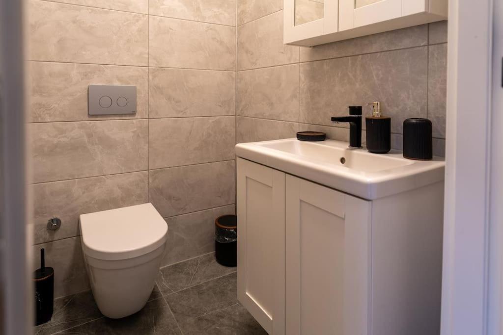 Luxury Scandinavian Design 2br Duplex Near Tomtom