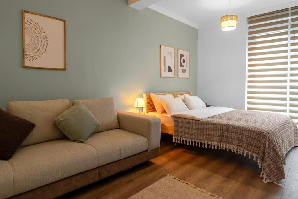 Luxury Scandinavian Design 2br Duplex Near Tomtom Apartment *