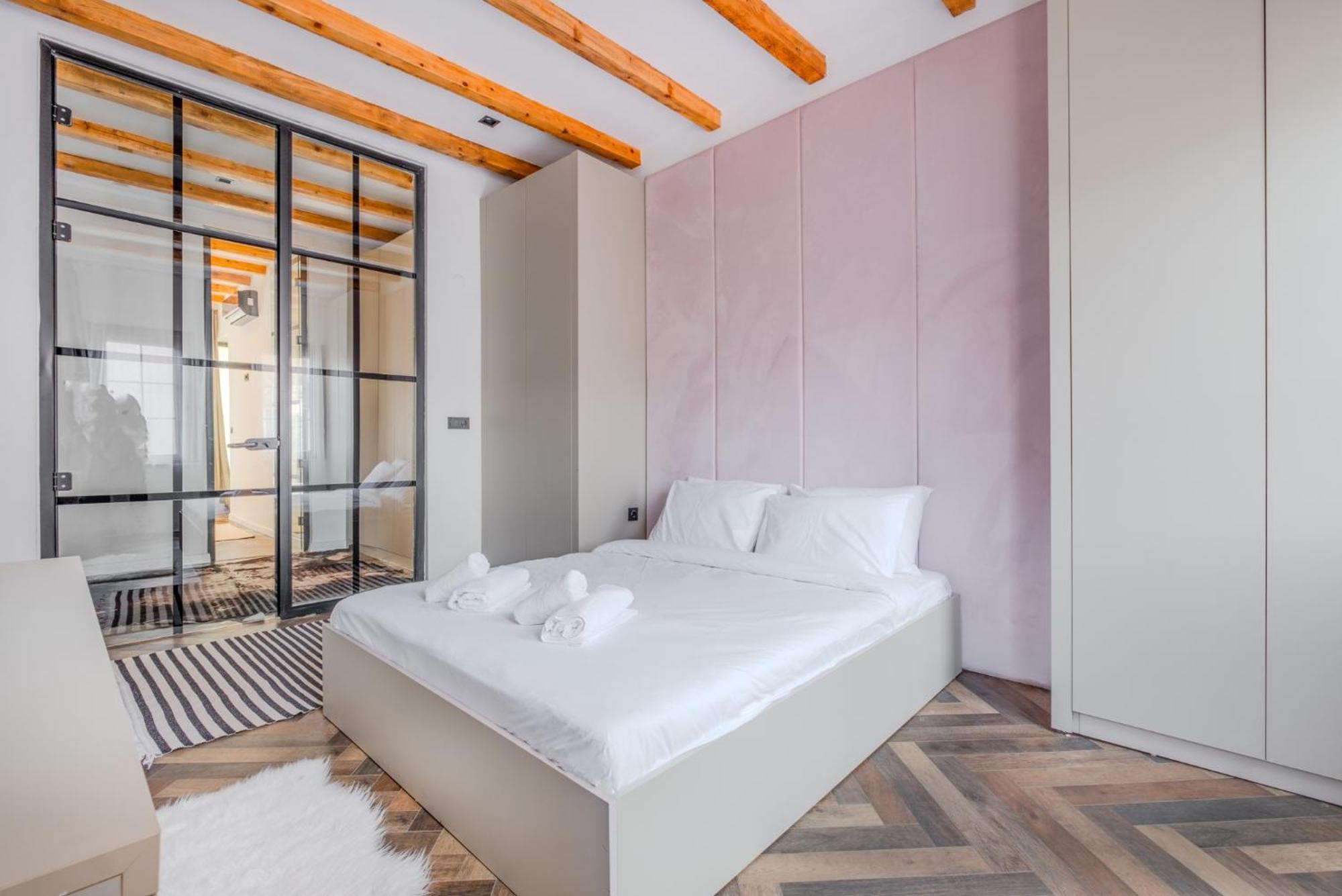 Apartment Spacious Modern Flat With Balcony 5 Min To Taksim *