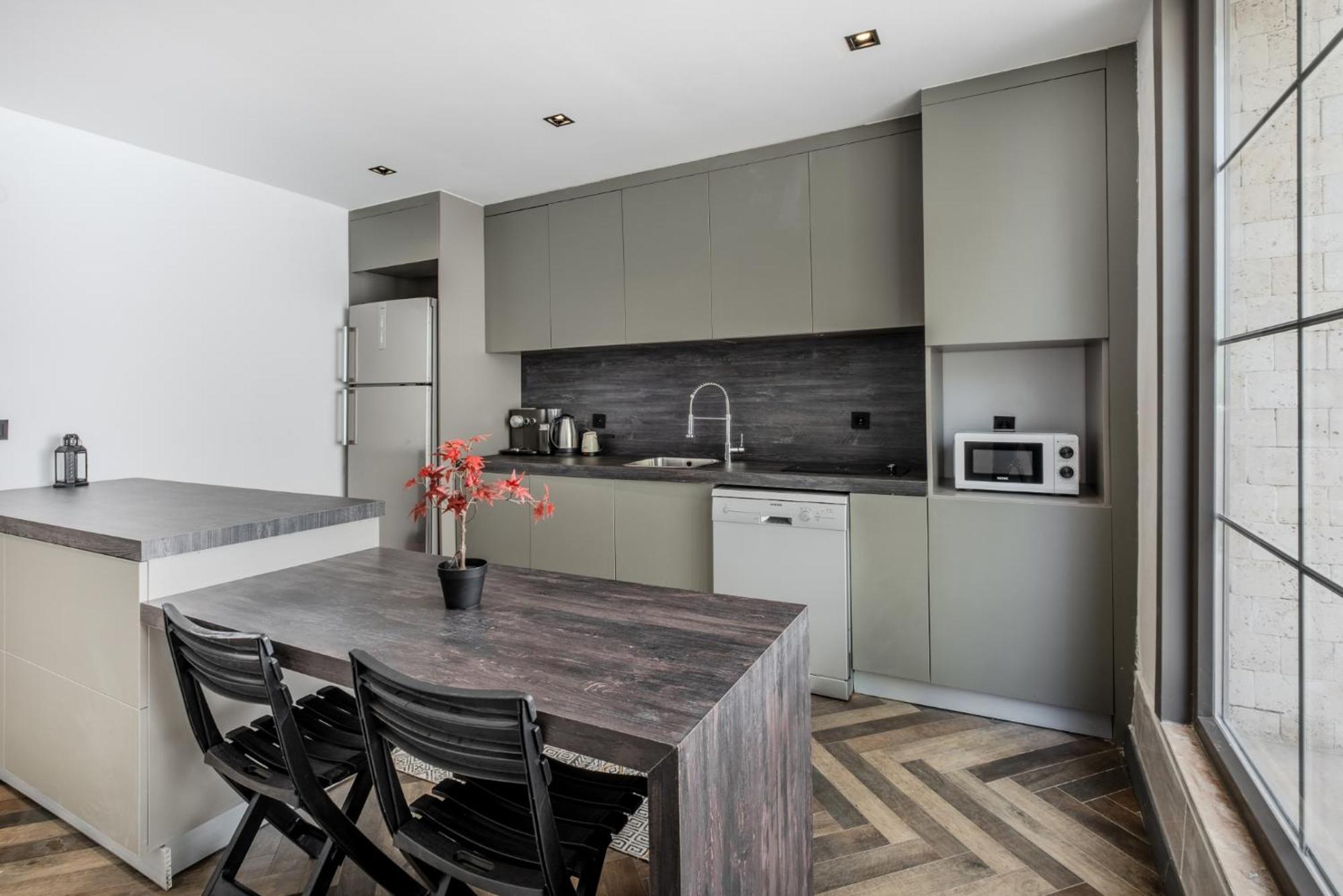Spacious Modern Flat With Balcony 5 Min To Taksim *