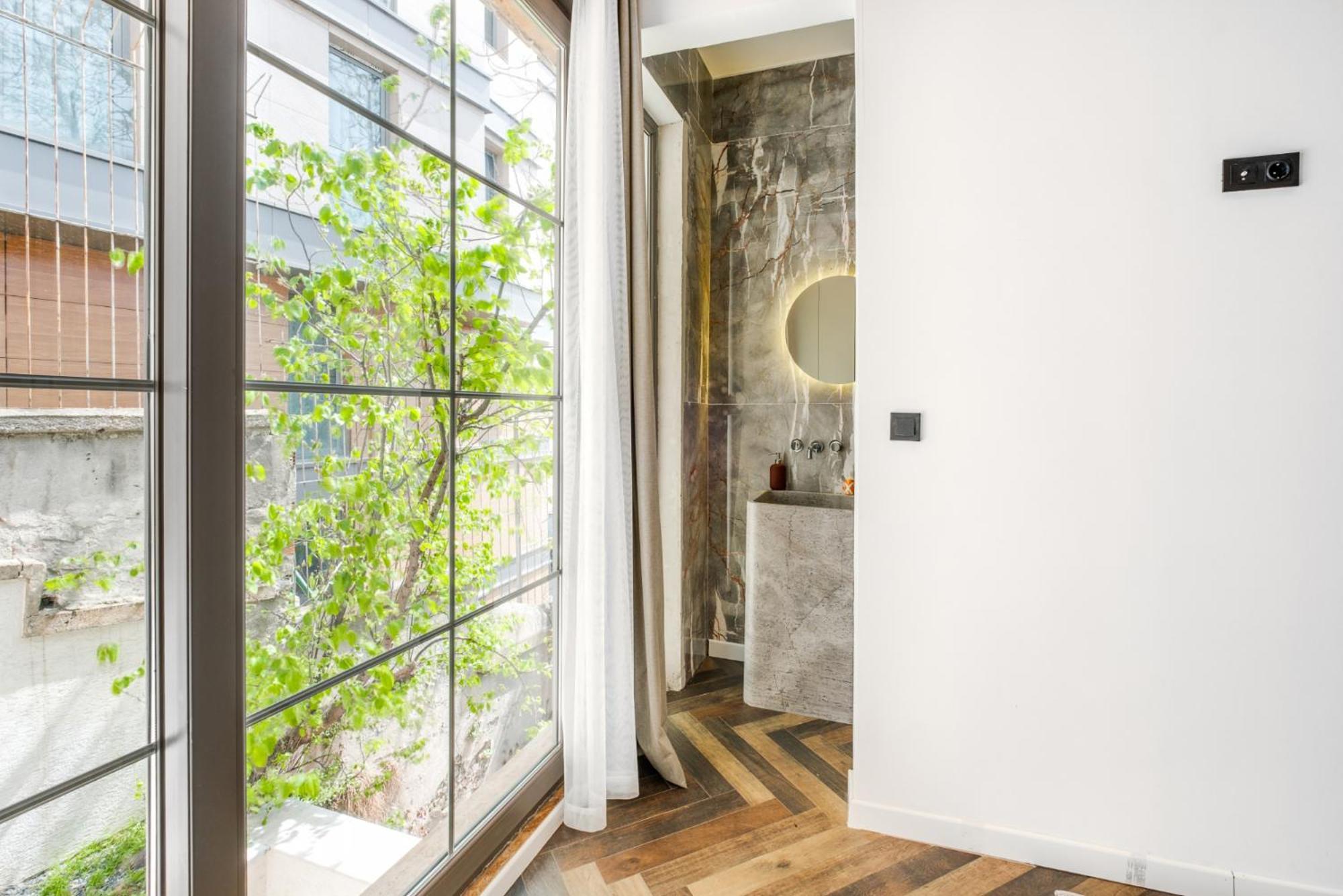 Spacious Modern Flat With Balcony 5 Min To Taksim Apartment Istanbul