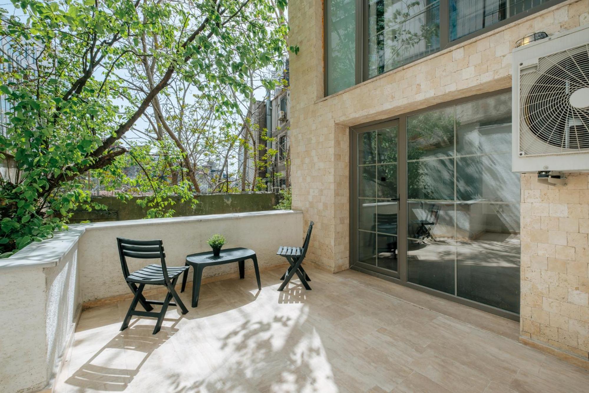 Spacious Modern Flat With Balcony 5 Min To Taksim Istanbul