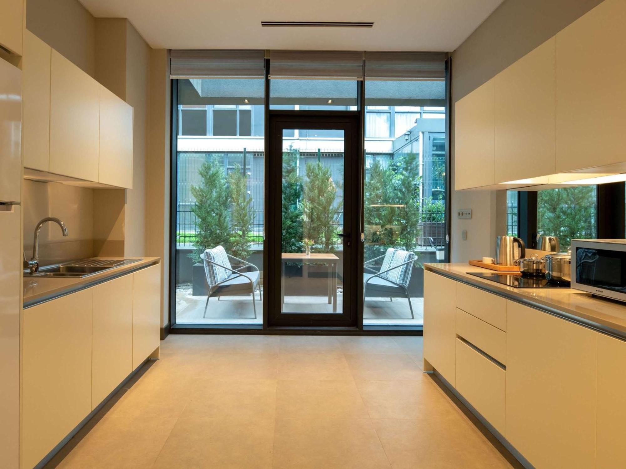 Hotel Movenpick Living West