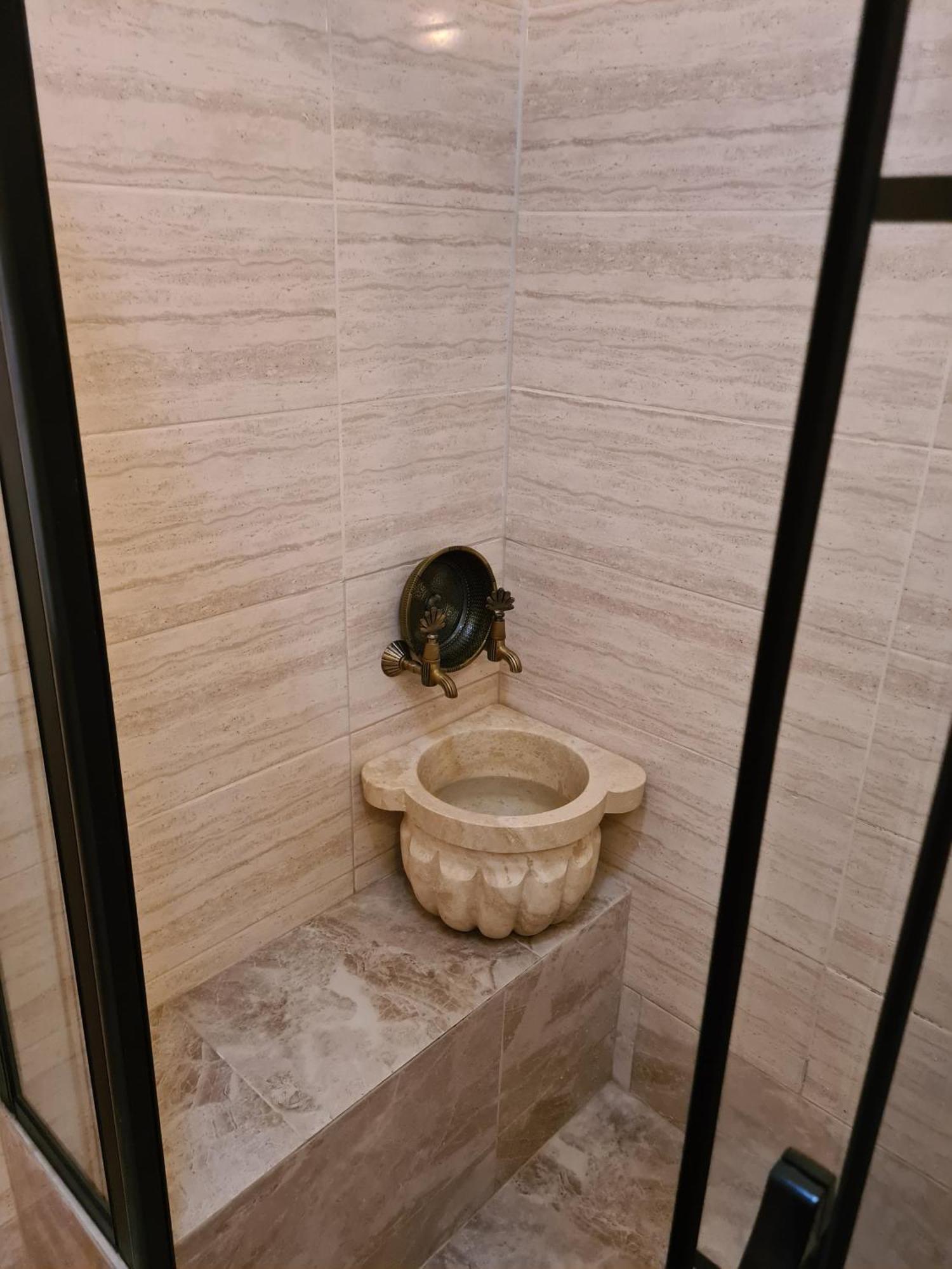 Kadikoey White House 3*