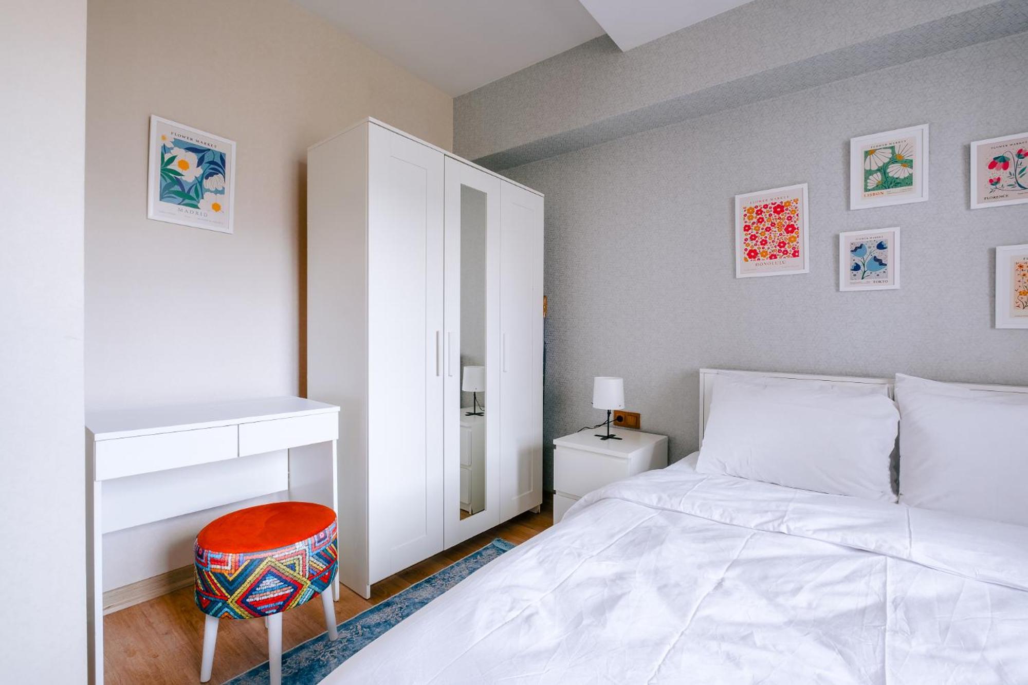 Colorful Flat Near Torium And Beylikduzu Metrobus *