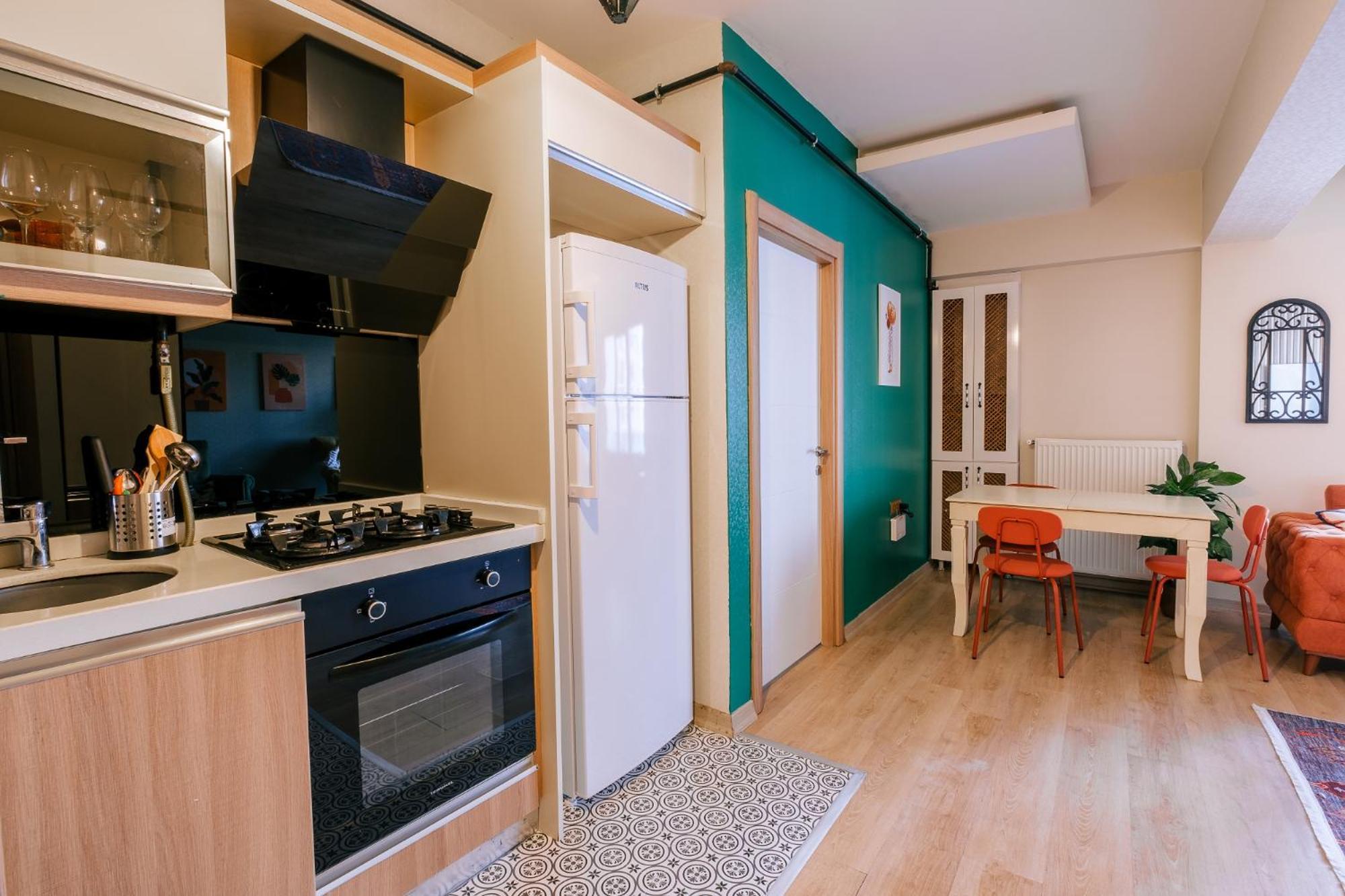 Apartment Colorful Flat Near Torium And Beylikduzu Metrobus *