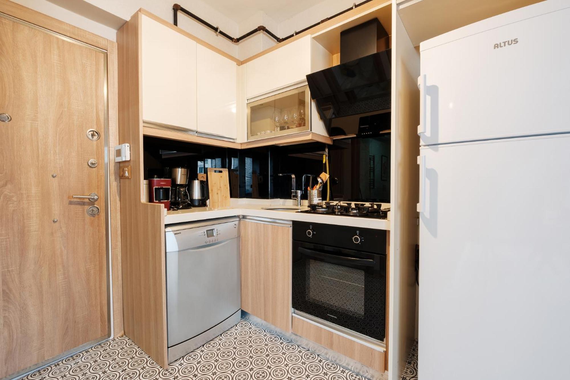 Colorful Flat Near Torium And Beylikduzu Metrobus Apartment