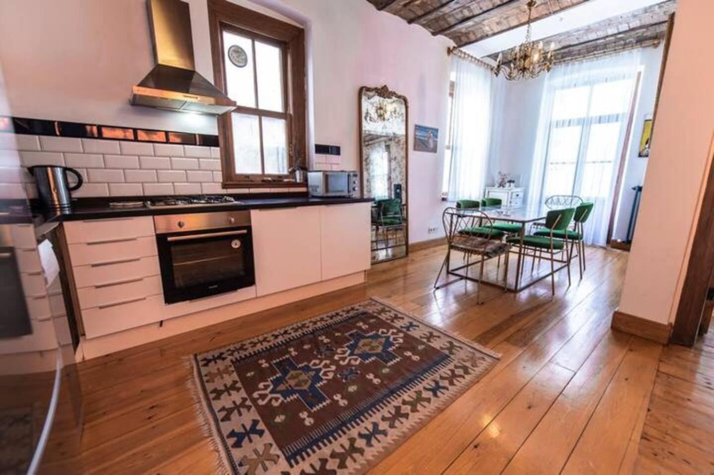 Historic Spacious Galata Apartment *