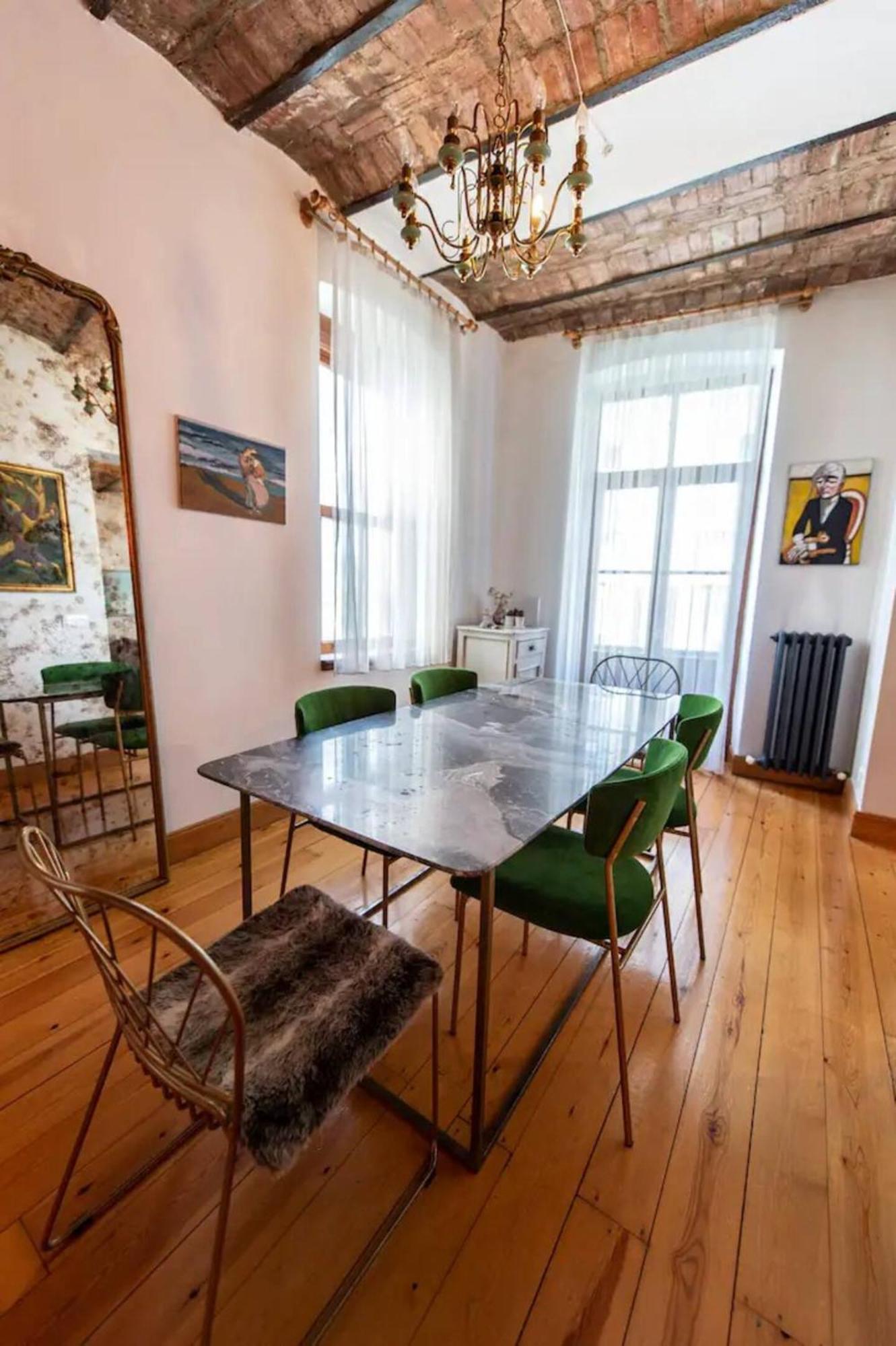 Historic Spacious Galata Apartment *
