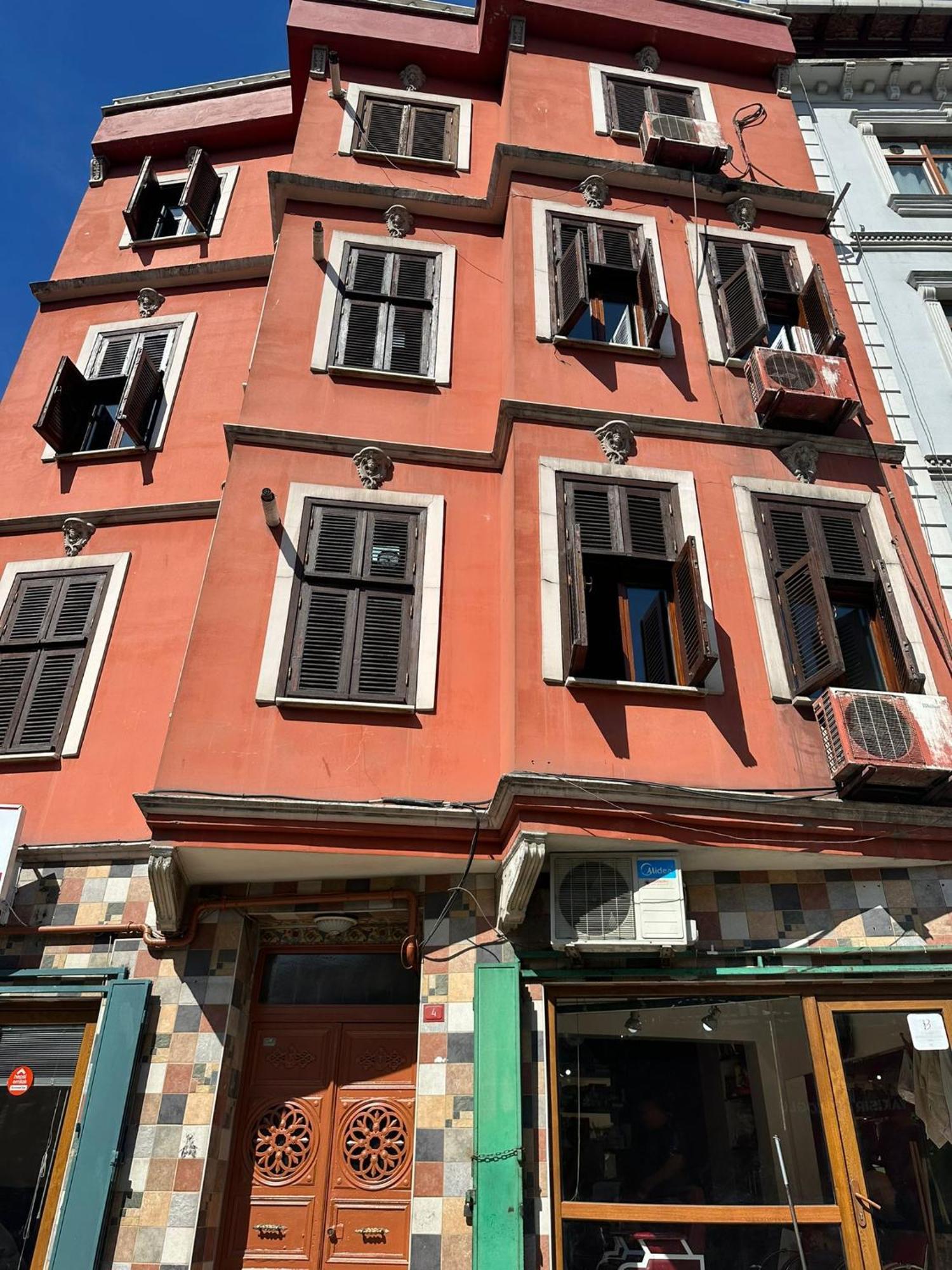 Taksim'de Istiklal Caddesine Cok Yakin Istanbul