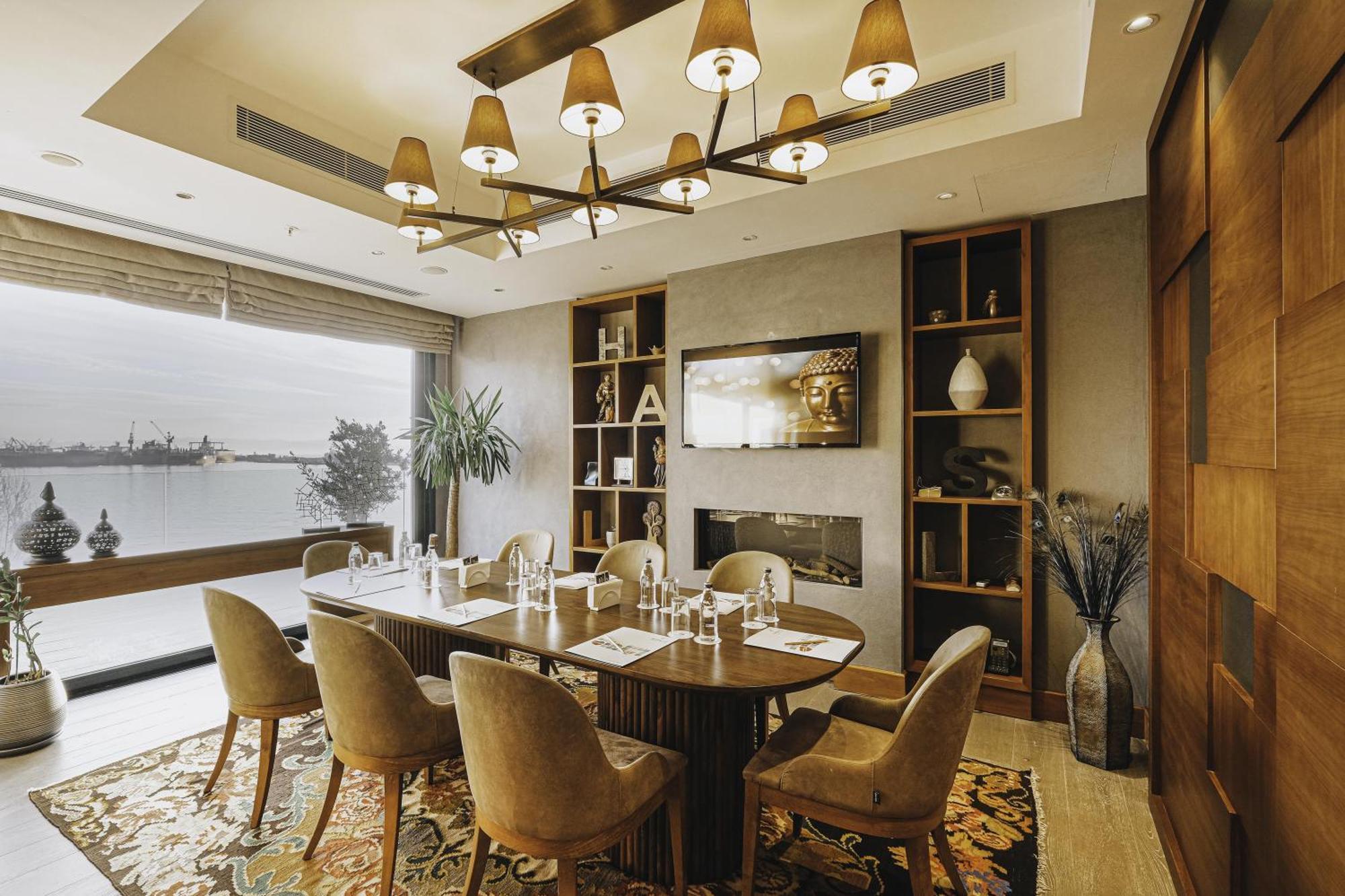 - Tuzla Bay By Ihg 4* Istanbul