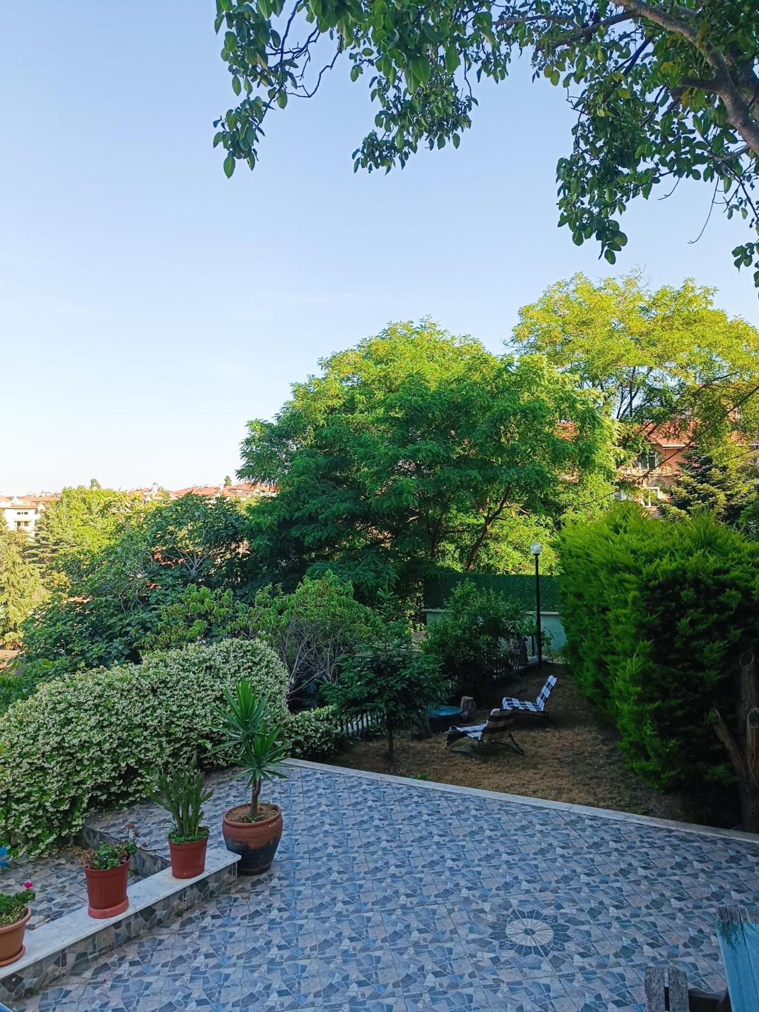 Daire Garden House *