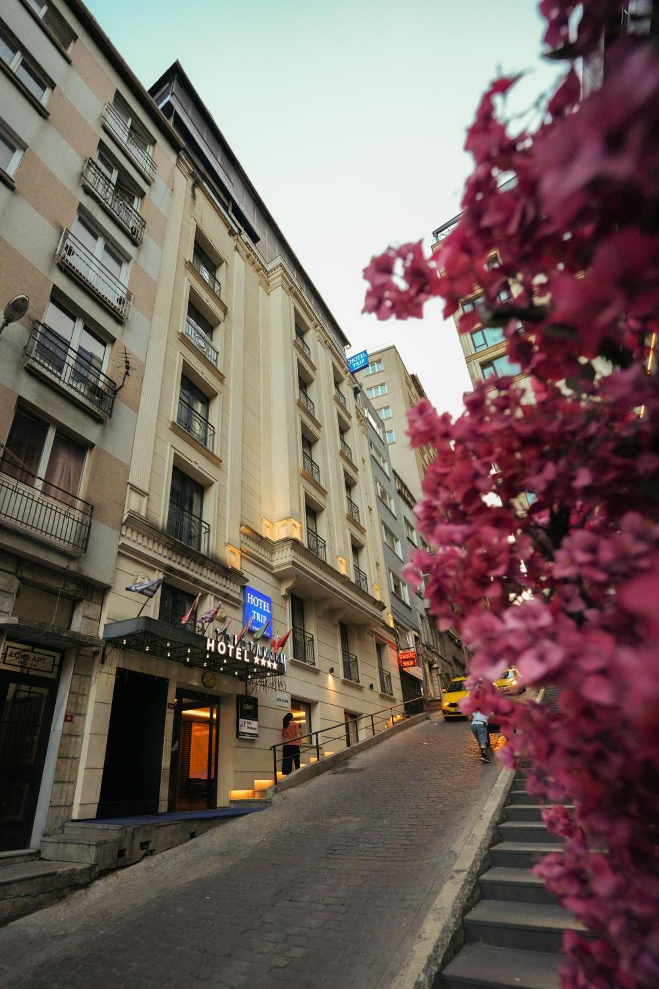 Hotel Trip Bosphorus Taksim 4*