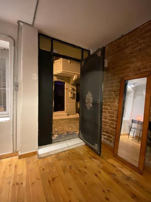 Cozy Flat Near Galata Tower And Metro Station Apartment Istanbul