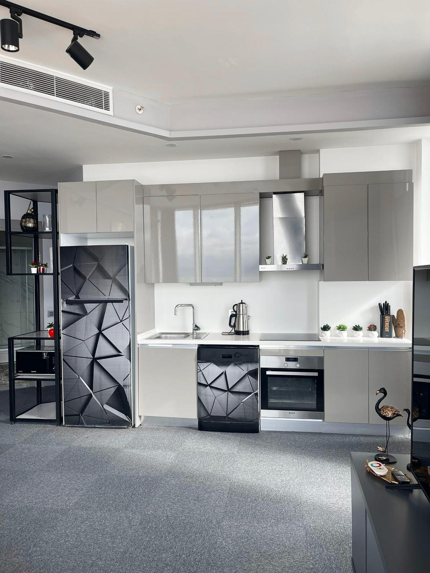 Luxury 2br Terrace&sea View + Shopping Mall