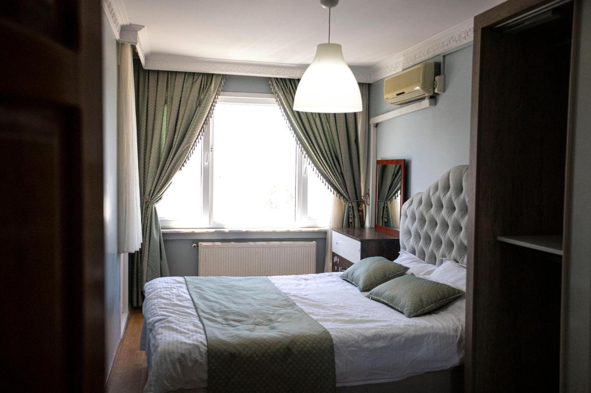Apartment 3 Diffrent Family At Center Walking 5 Minutes *