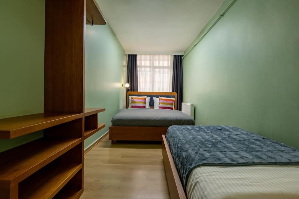 3-bedroom Near Taksim Square With Spacious Living Apartment *