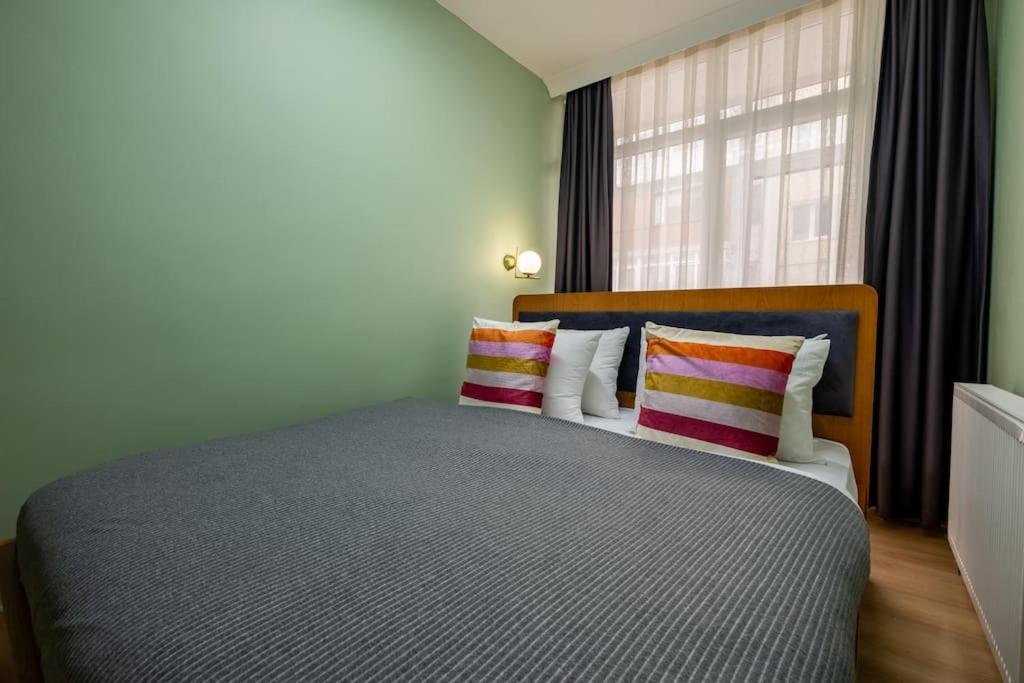 Apartment 3-bedroom Near Taksim Square With Spacious Living *
