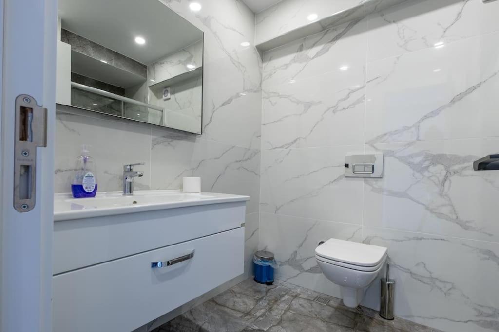 Bosphorus View With 2 Bedrooms Apartment *