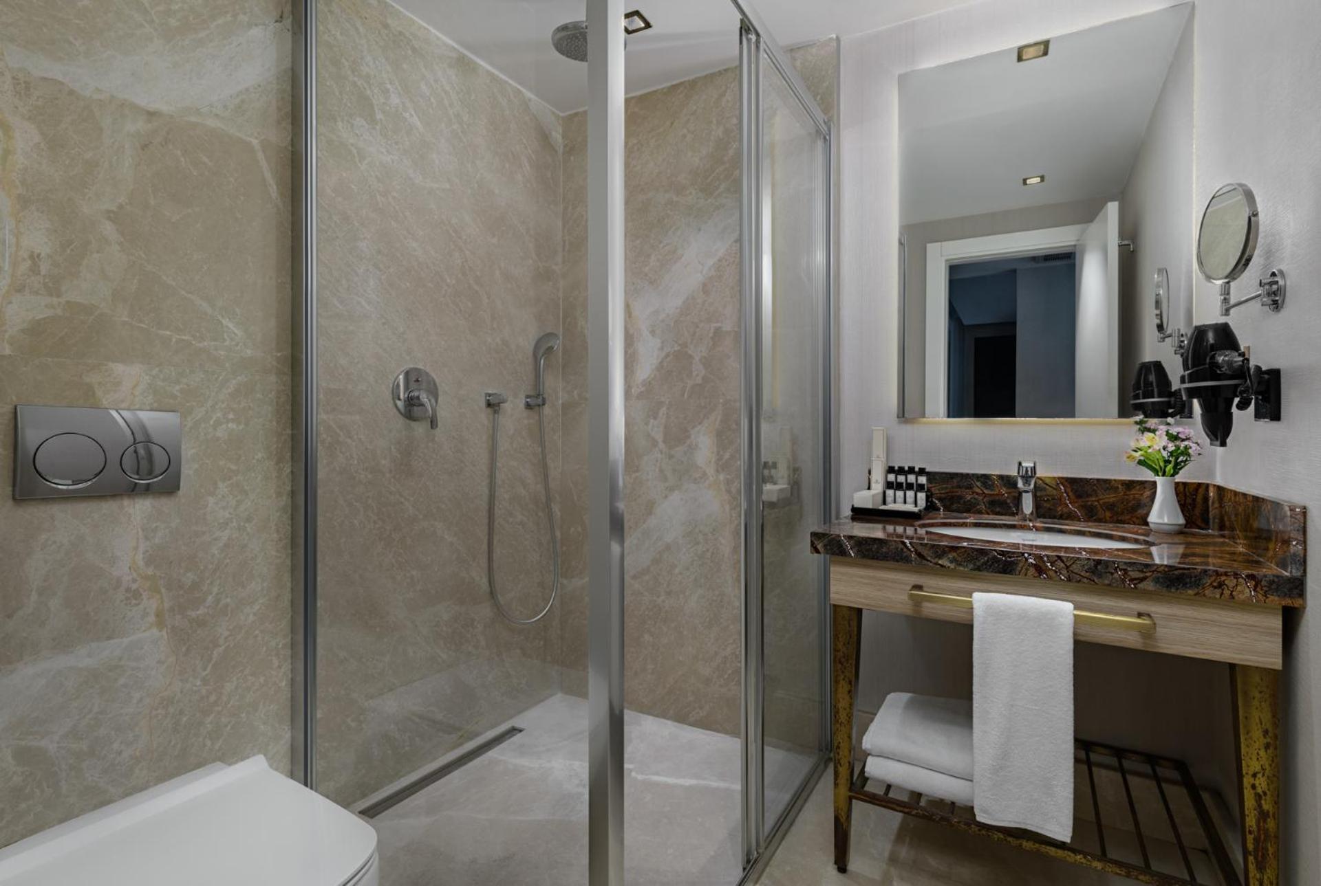 Gleam Bomonti Hotel 4*