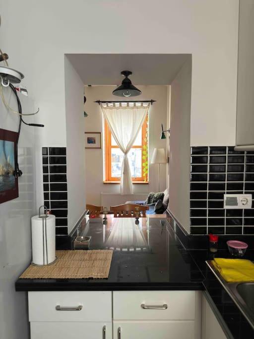 Apartment 2br, 2ba, 2nd Floor Of Historical Building, Galata Istanbul