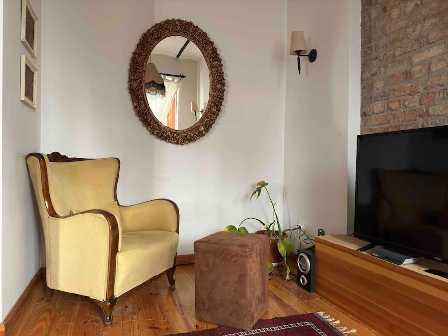 2br, 2ba, 2nd Floor Of Historical Building, Galata Apartment *