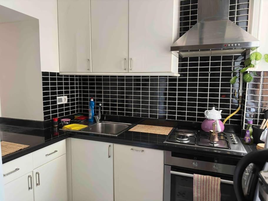 Apartment 2br, 2ba, 2nd Floor Of Historical Building, Galata *
