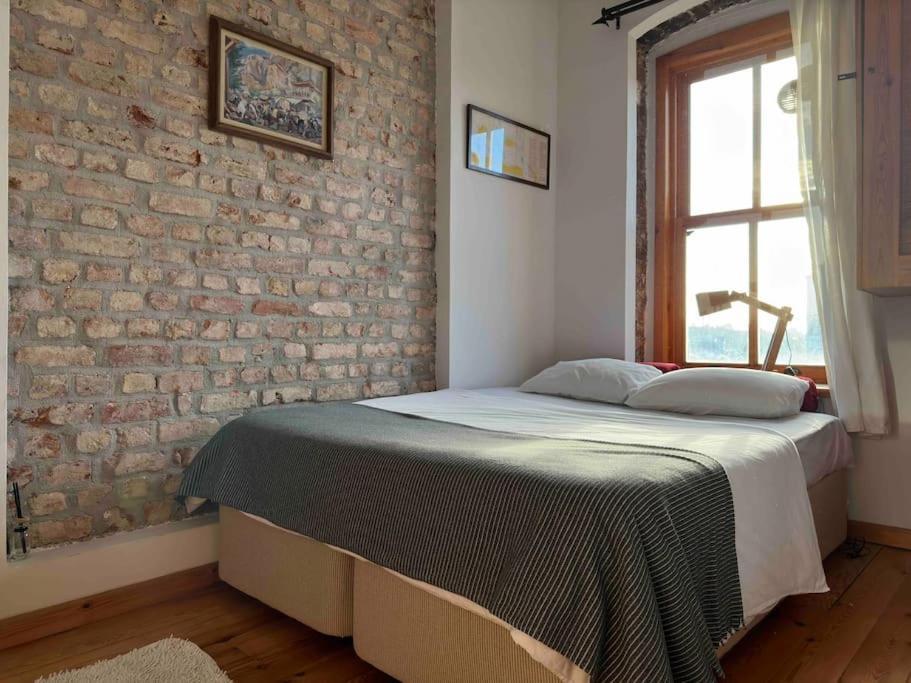 Apartment 2br, 2ba, 2nd Floor Of Historical Building, Galata