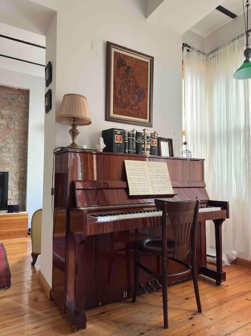 2br, 2ba, 2nd Floor Of Historical Building, Galata * Istanbul