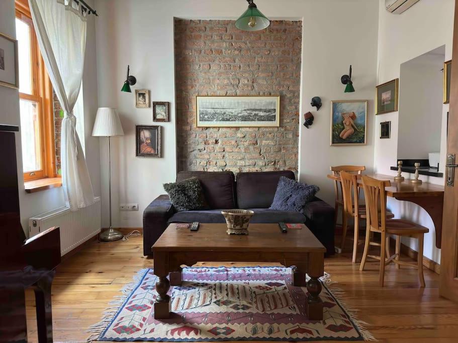 2br, 2ba, 2nd Floor Of Historical Building, Galata Apartment Istanbul