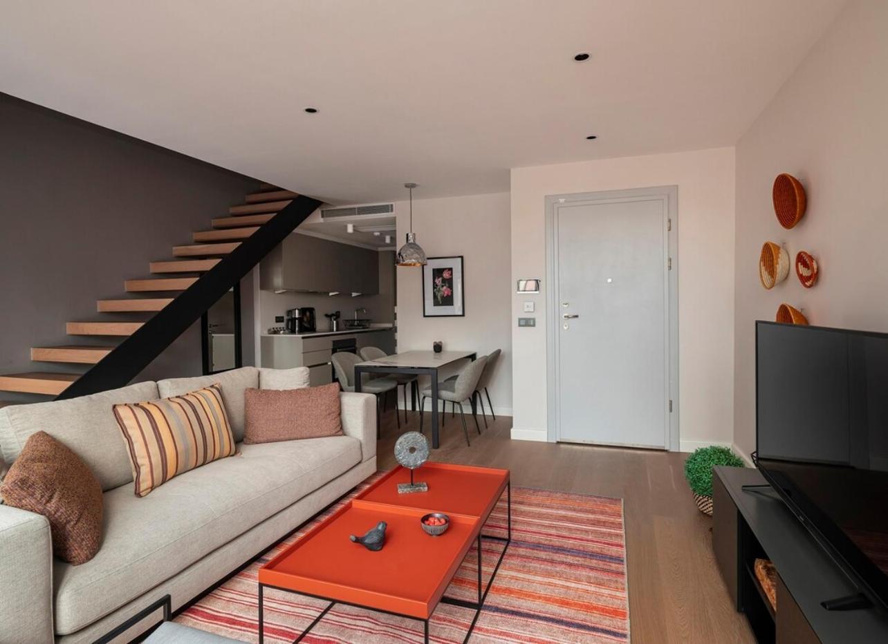 Stunning Bright 1bed15bath Duplex Penthouse! #71 *