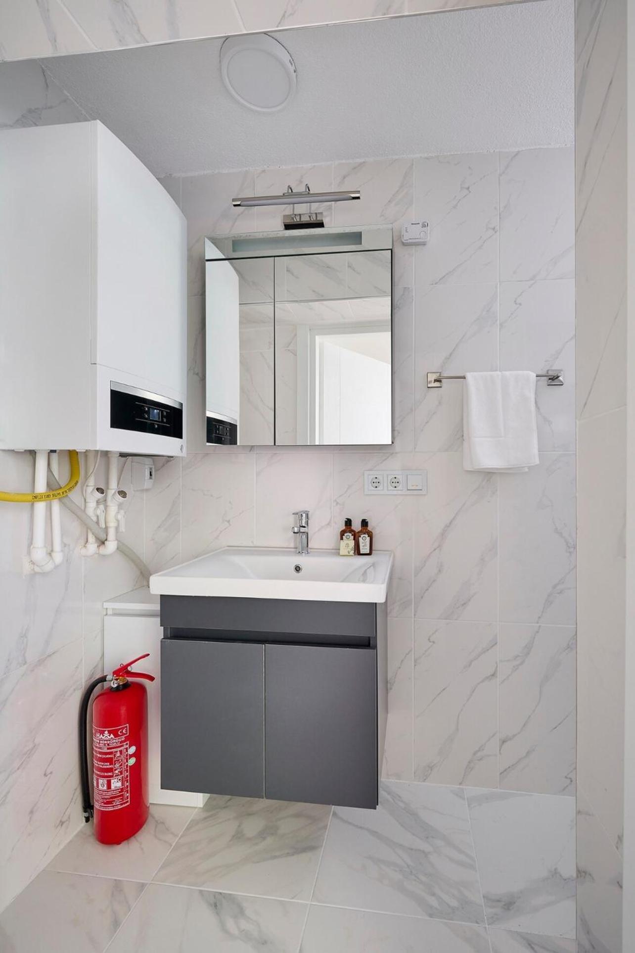Bright Modern New 1bed1bath Hidden Gem Bebek! #78 Apartamento
