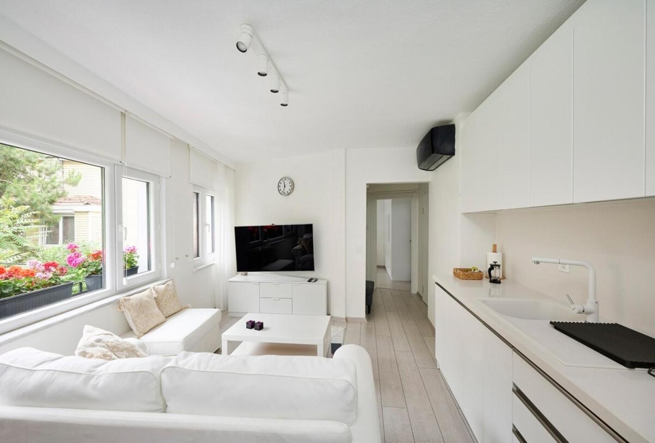 Bright Modern New 1bed1bath Hidden Gem Bebek! #78 *