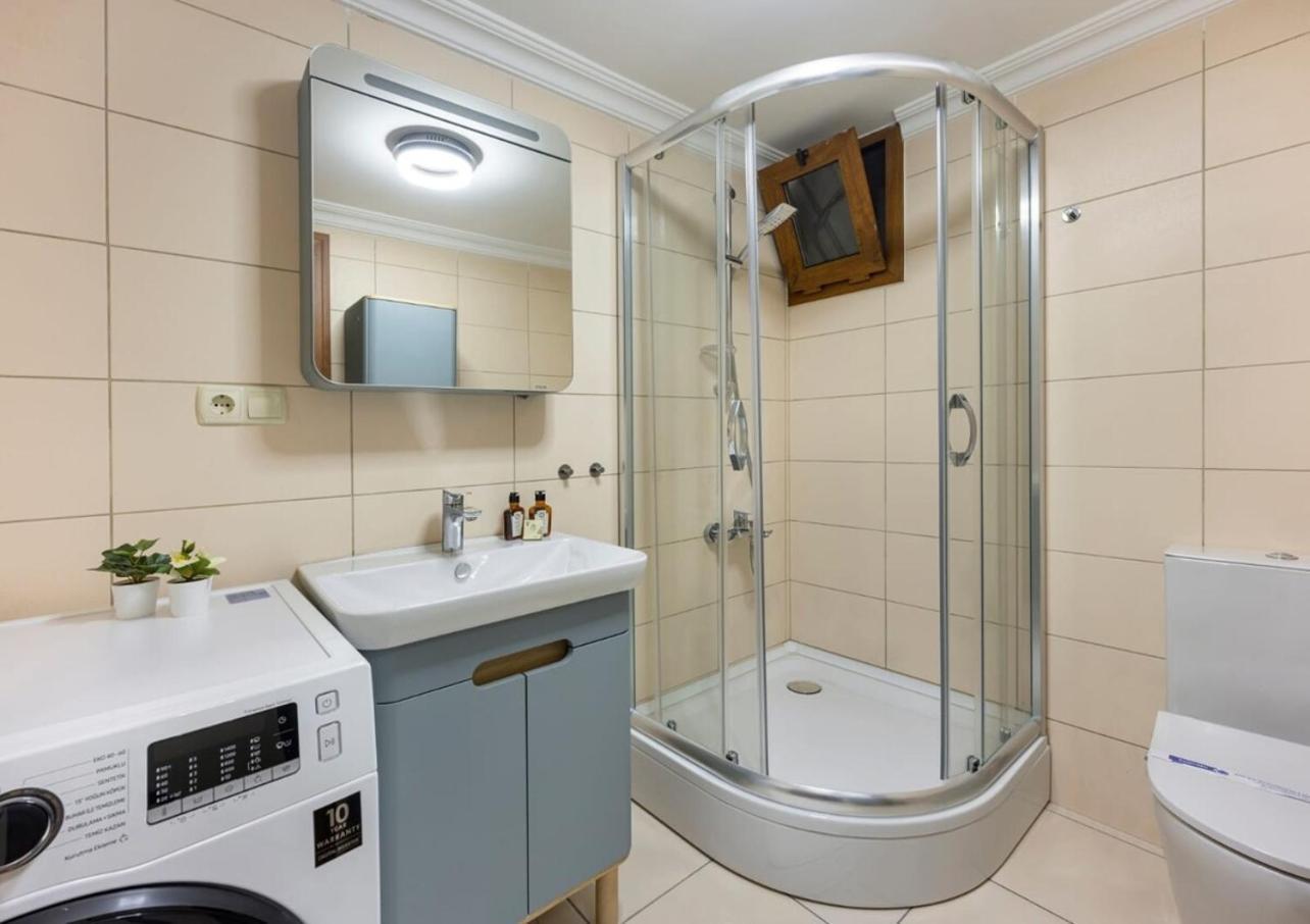 Lovely Bright Modern 1bed1bath! #159 Istanbul