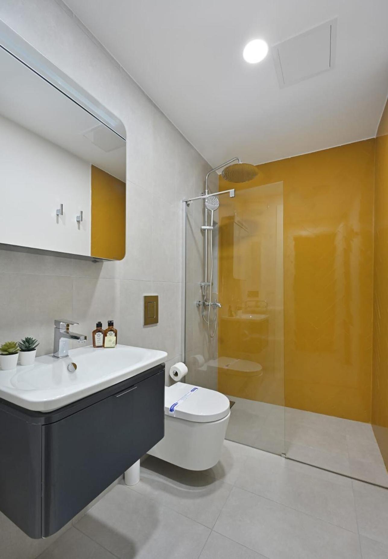 Modern Bright Newly Designed 2bed2bath Home! #216 * Istambul
