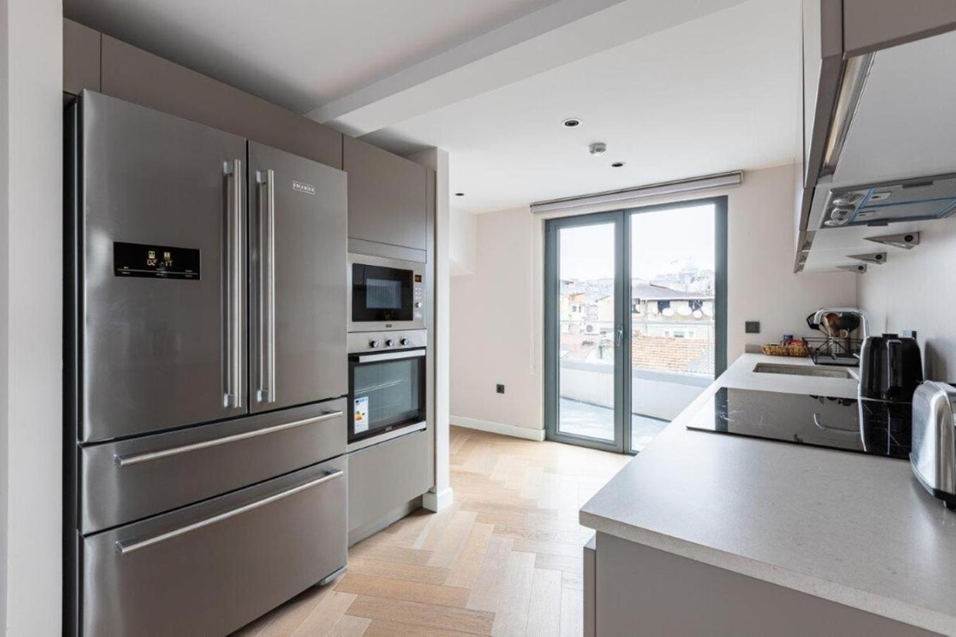 Penthouse Duplex 4br25bath Terrace Views! #258 *