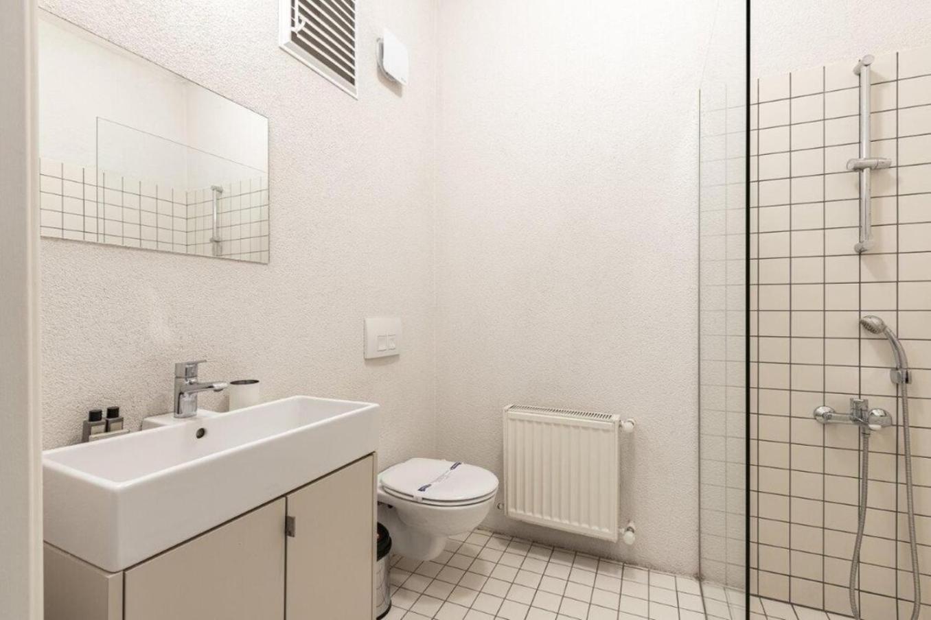 Warm Cozy Charming 2bd2bath Galatatower Gem! #256